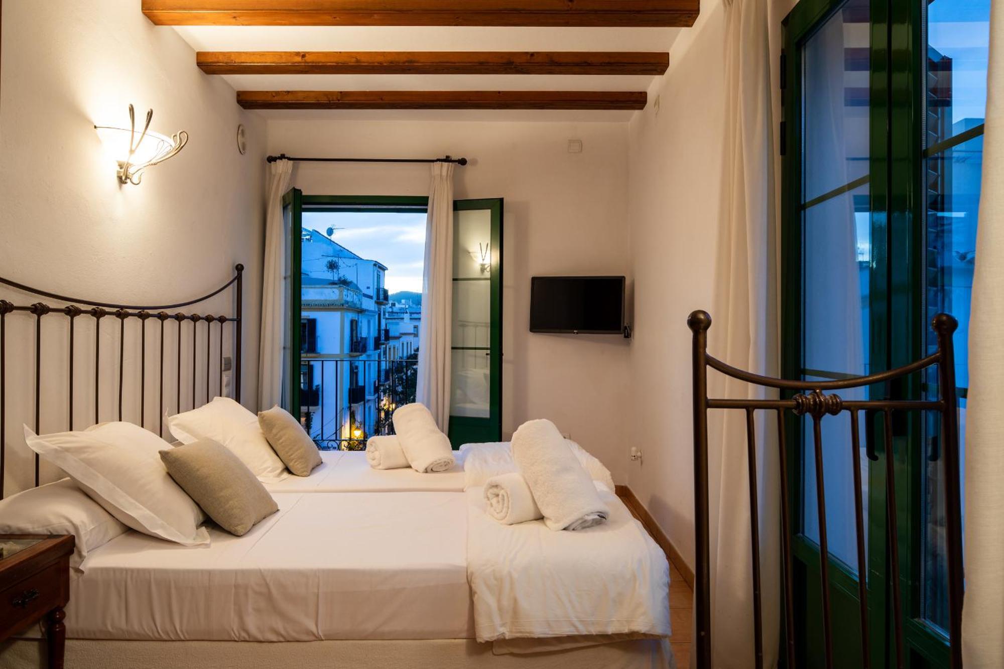 Apartamentos Mariano Ibiza Town Exterior photo